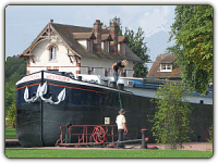 bateau Freycinet dans le canal de Bourgogne